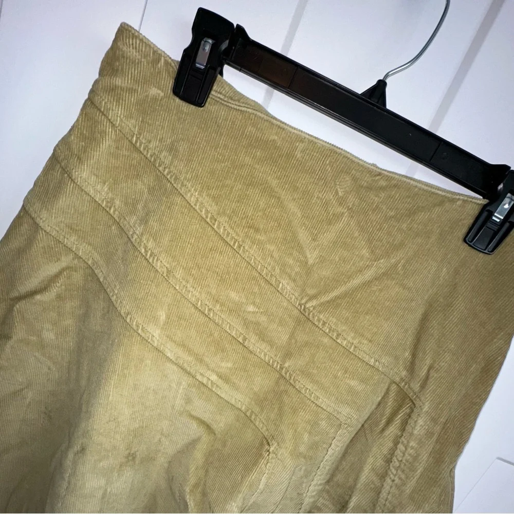 Women's A.M.I. Corduroy Green Skirt - Size 10 - Picture 2 of 7